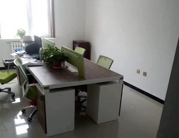 迪歐家具員工辦公位.jpg