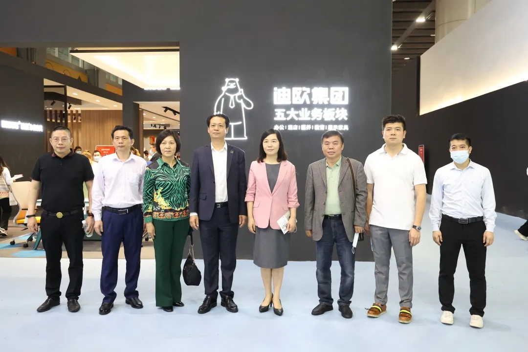 級領(lǐng)導(dǎo)及行業(yè)專家蒞臨迪歐集團(tuán)展位參觀指導(dǎo)
