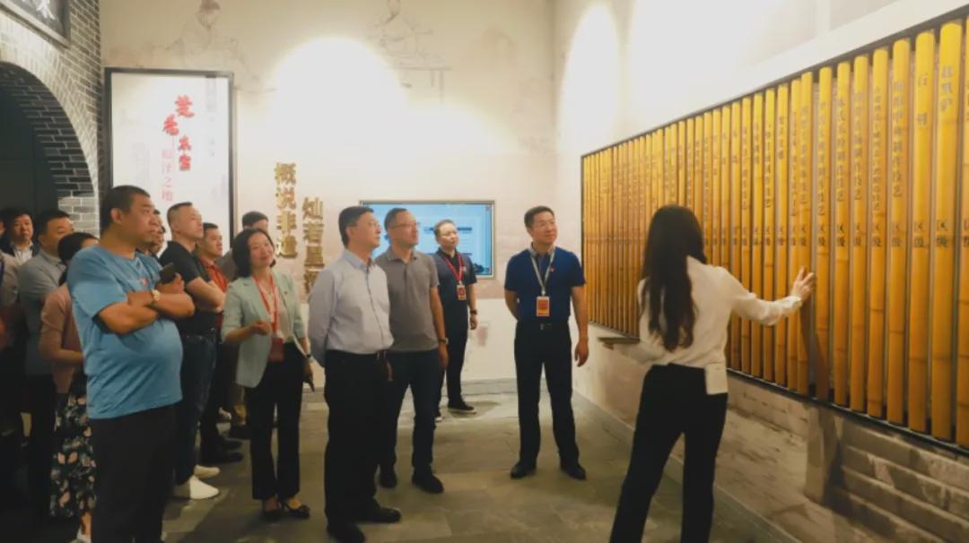 迪歐家具集團(tuán)有限公司董事長(zhǎng)黃壽金受聘東寶招商大使