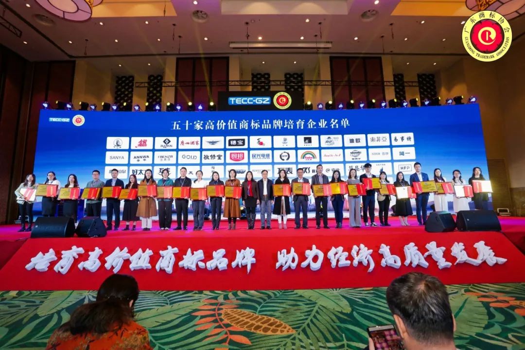 年度品牌影響力企業(yè)！迪歐家具集團(tuán)攬獲多項重磅大獎！