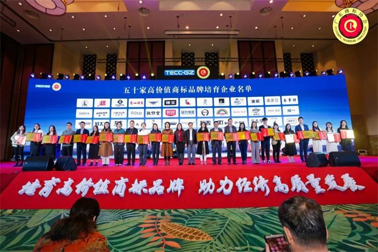 年度品牌影響力企業(yè)！迪歐家具集團(tuán)攬獲多項(xiàng)重磅大獎(jiǎng)！